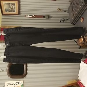 Men's 33x30 Lee Total Freedom Relaxed Fit Flat front Black Chino style Like New